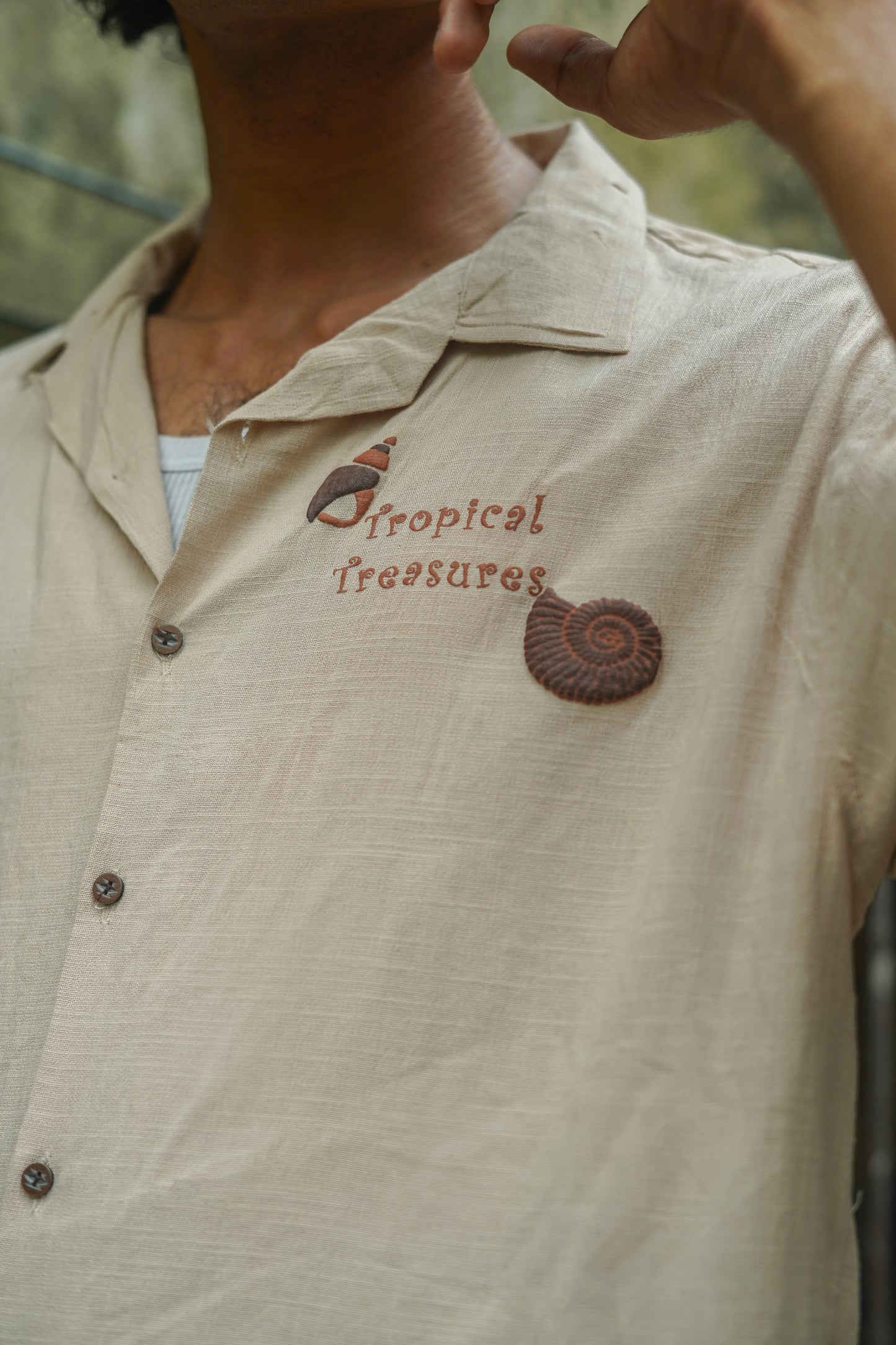 BAGGY FIT BEIGE RESORT COLLAR SHIRT.