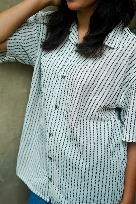 BAGGY FIT AIRY NET STRIPED SHIRT.