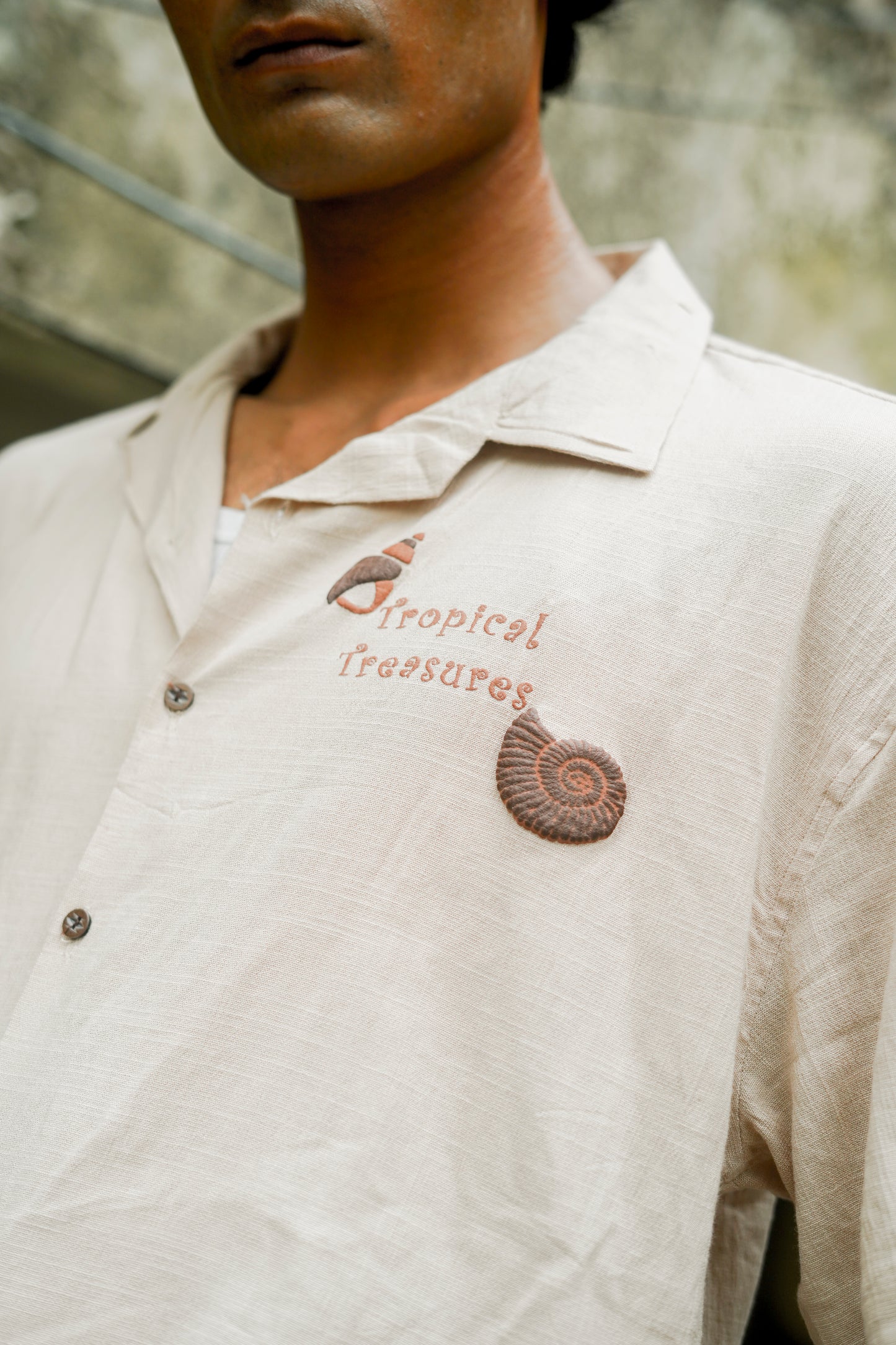 BAGGY FIT BEIGE RESORT COLLAR SHIRT.