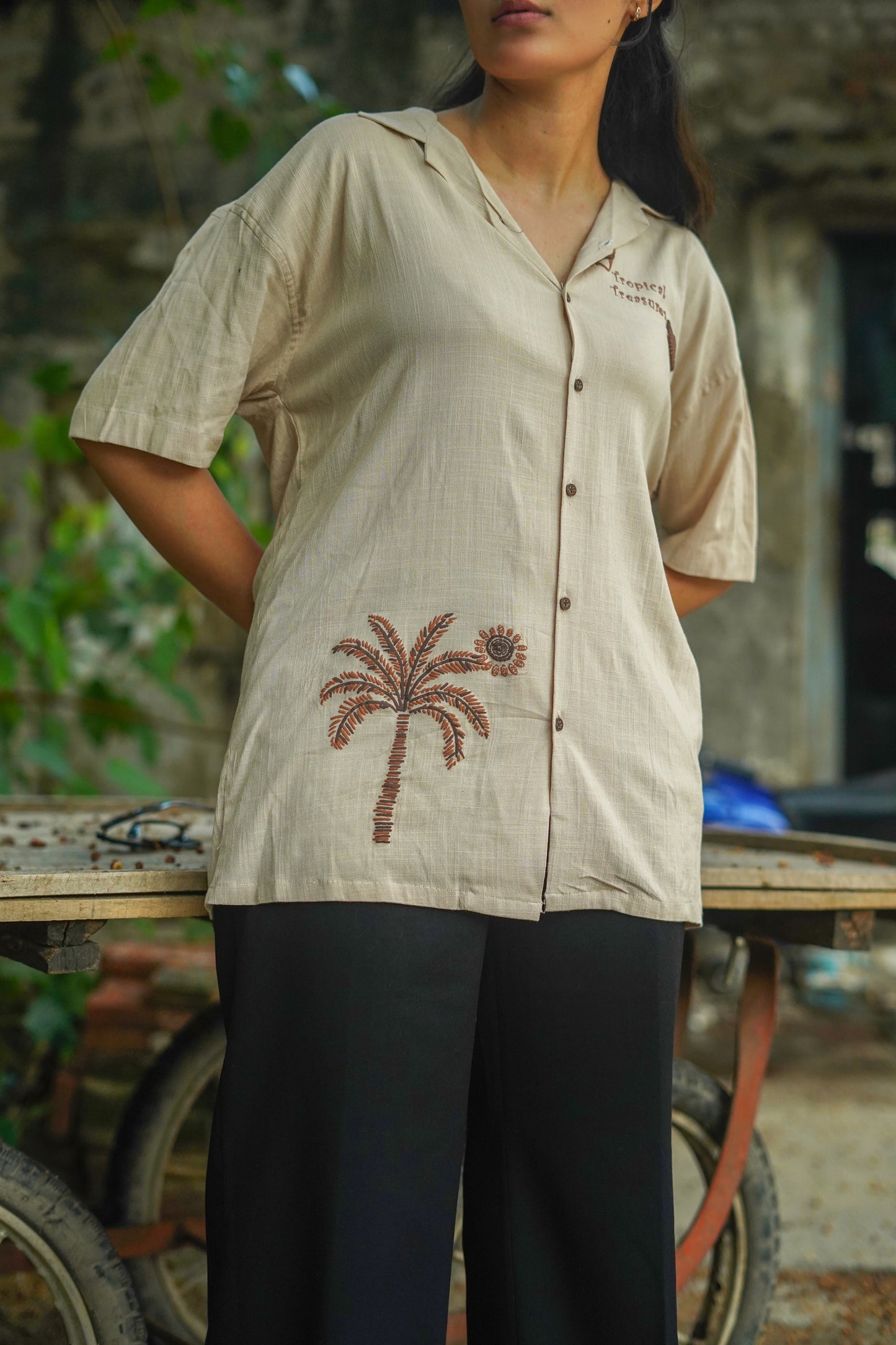 BEIGE RESORT COLLAR BAGGY FIT SHIRT.