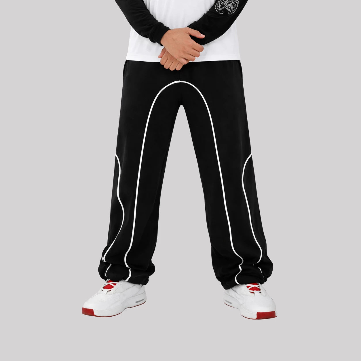 Baggy Fit Joggers With Piping details